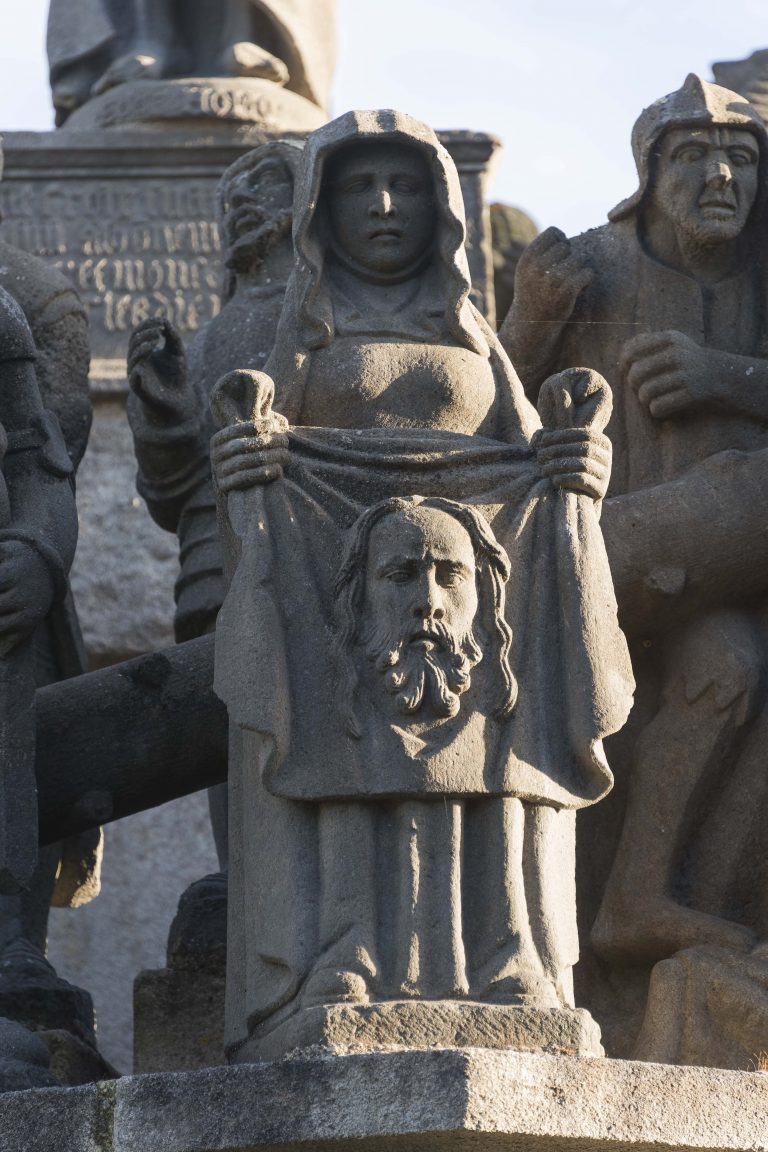 Les activités dans le Finistère : L’ENCLOS PAROISSIAL DE PLOUGONVEN