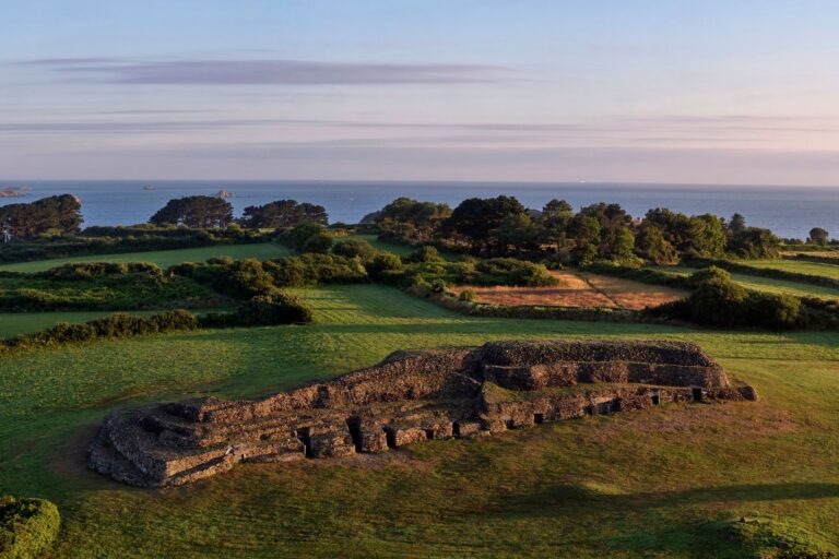 Les activités dans le Finistère - GRAND CAIRN DE BARNENEZ