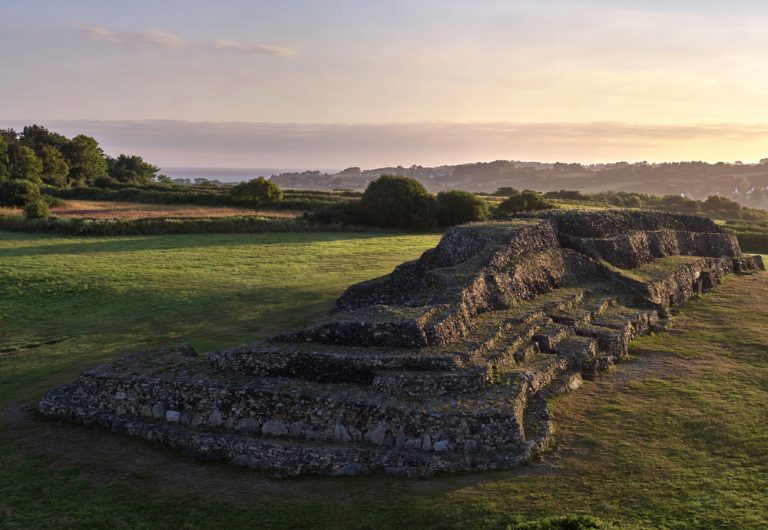 Les activités dans le Finistère : GRAND CAIRN DE BARNENEZ